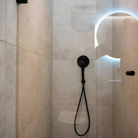 Nick's Crib * Síndos